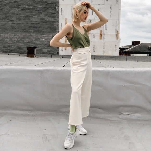 m e e t • y o u r • p o s h e r •  @kateeloften - Picture 2 of 12